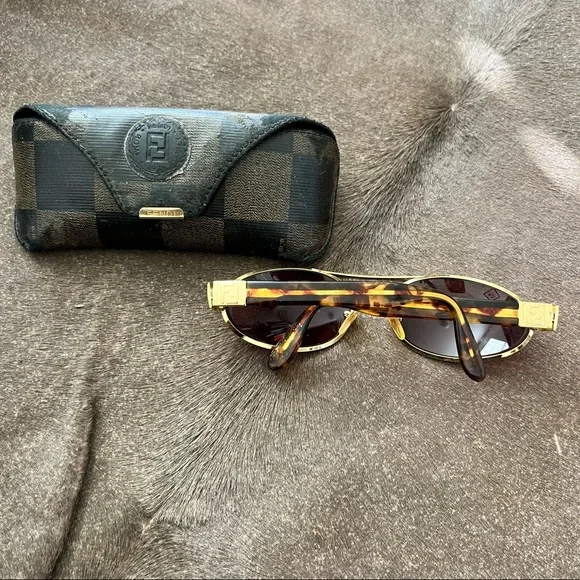 FENDI VTG Aviator Gold Rimmed Oval Logo Singlasses - Picture 7 of 14